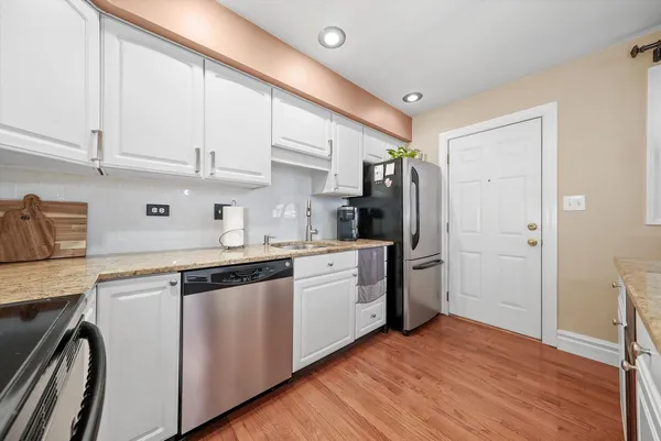 $4,250 | 4407 Howard Avenue, Unit 2, Western Springs, IL 60558