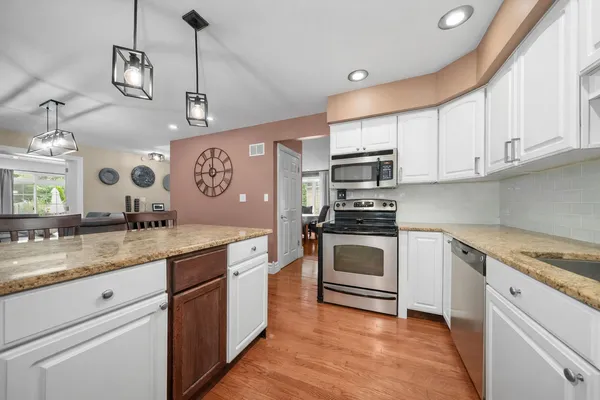 $4,250 | 4407 Howard Avenue, Unit 2, Western Springs, IL 60558