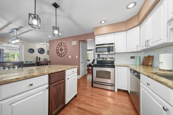 $4,250 | 4407 Howard Avenue, Unit 2, Western Springs, IL 60558