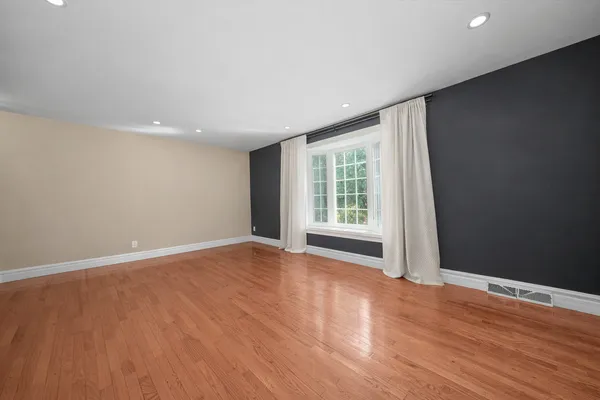 $4,250 | 4407 Howard Avenue, Unit 2, Western Springs, IL 60558
