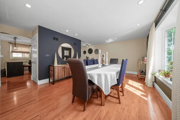 $4,250 | 4407 Howard Avenue, Unit 2, Western Springs, IL 60558