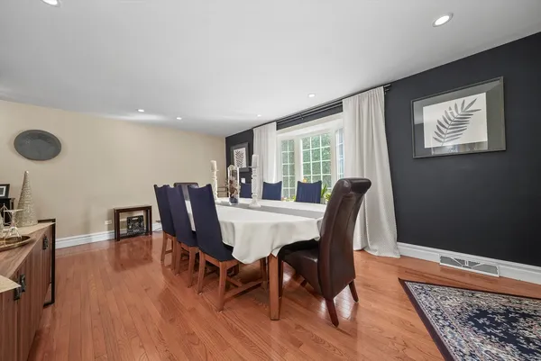 $4,250 | 4407 Howard Avenue, Unit 2, Western Springs, IL 60558