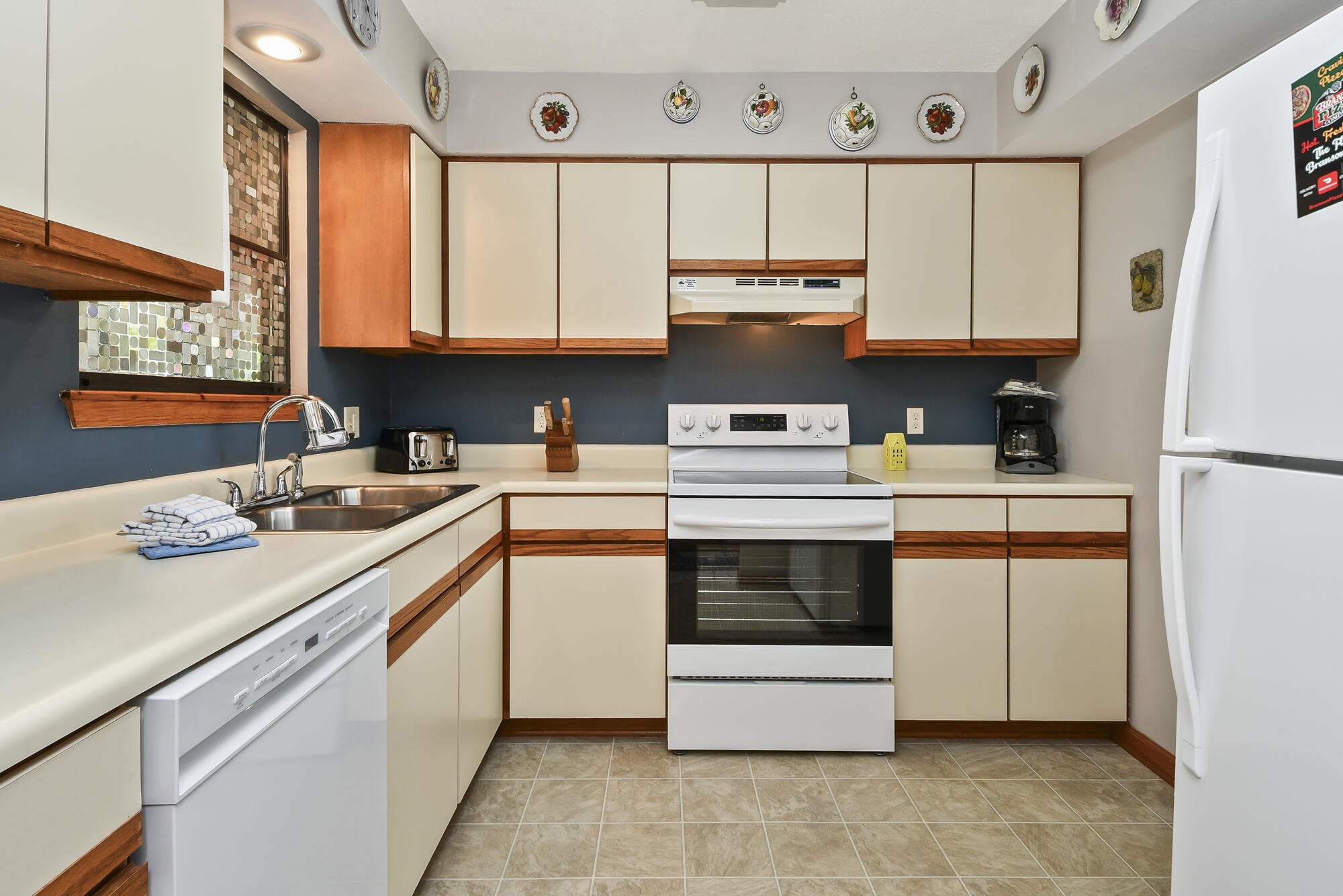 267 Bunker Ridge Drive, Unit 6 Branson, MO 65616 - Photo 3 of 29 Kitchen