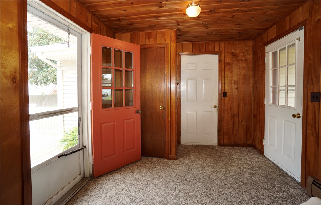 3 Frank Court Warren, RI 02885 - Photo 4 of 22 Breezway.