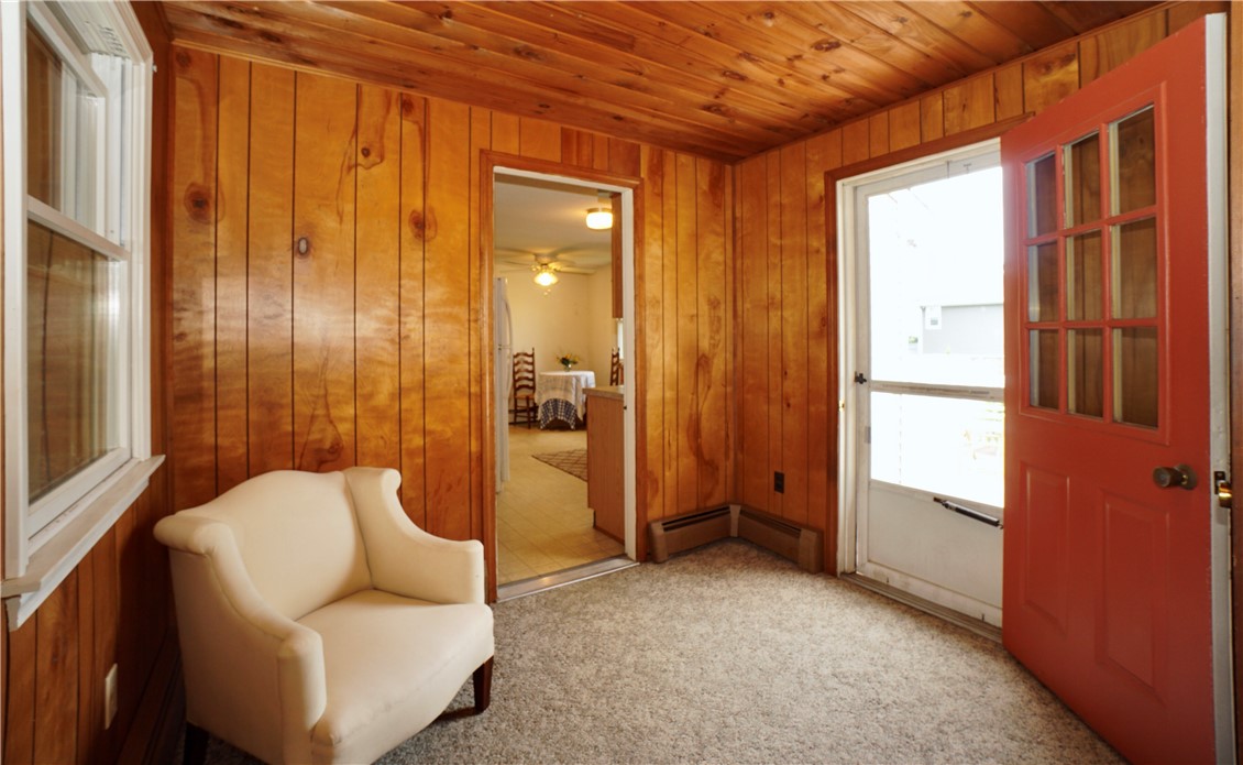 3 Frank Court Warren, RI 02885 - Photo 6 of 22 Breezeway