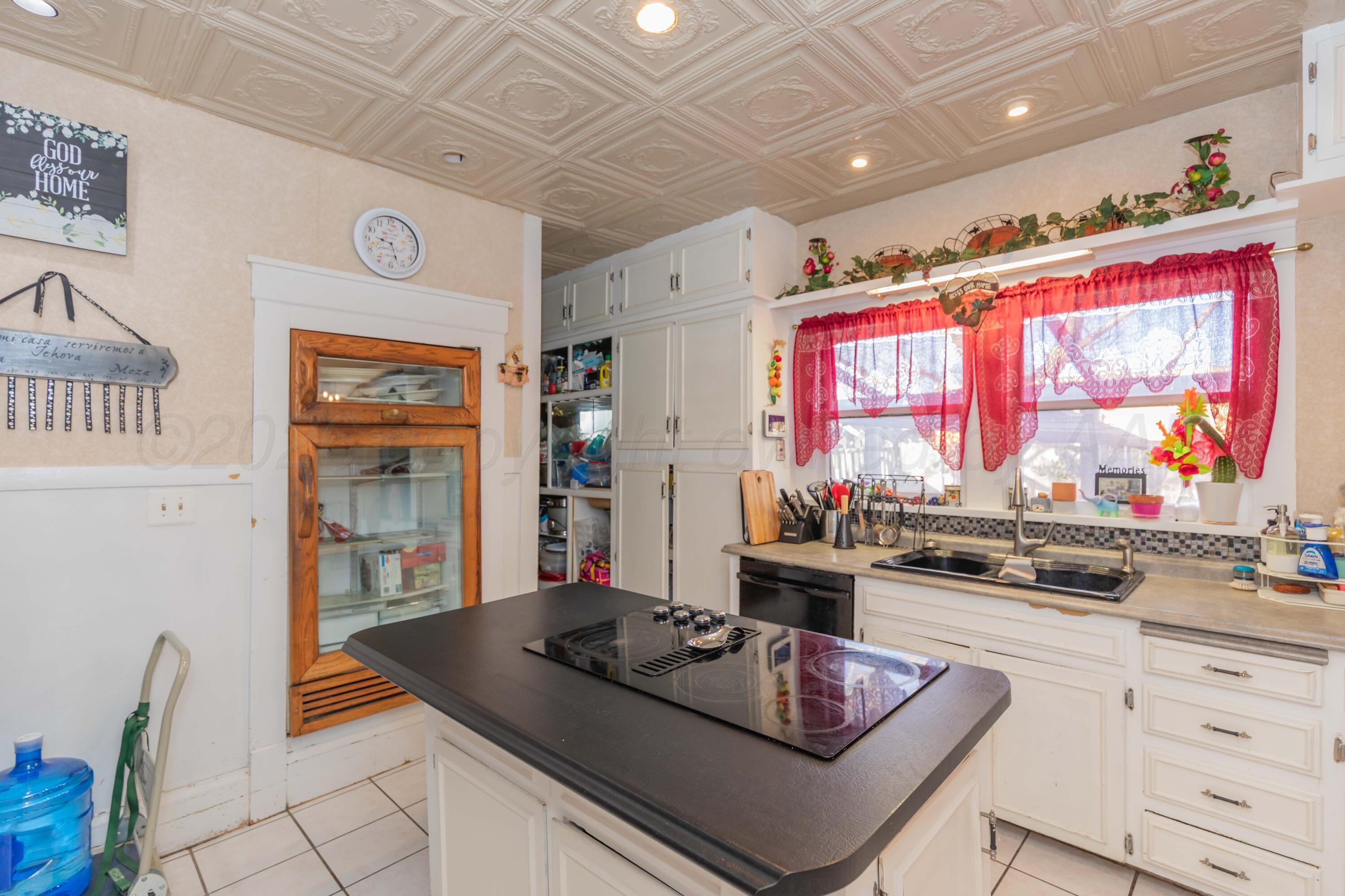 1502 South Monroe Street Amarillo, TX 79101 - Photo 21 of 35 a room with furniture pool table and window