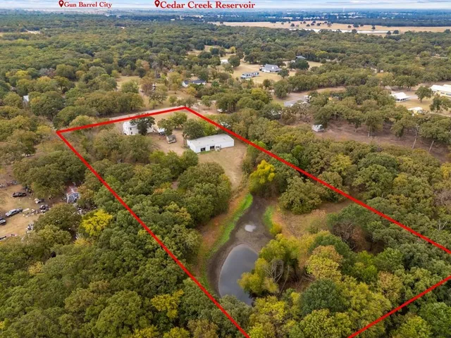 a picture of a bathroom with a white wall