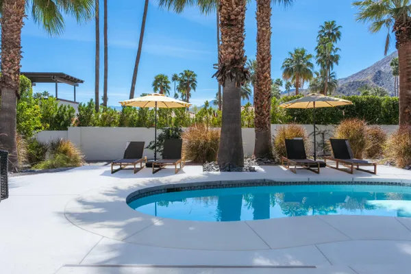 $2,295,000 | 353 West VÃa Sol, Palm Springs, CA 92262