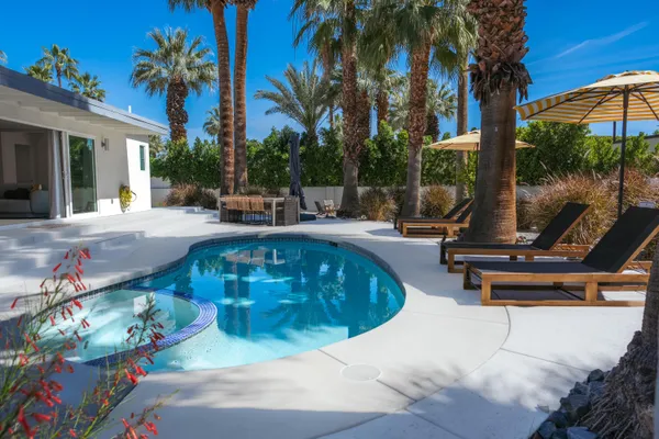 $2,295,000 | 353 West VÃa Sol, Palm Springs, CA 92262