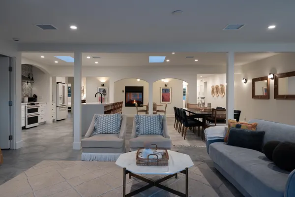 $2,295,000 | 353 West VÃa Sol, Palm Springs, CA 92262