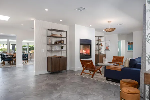 $2,295,000 | 353 West VÃa Sol, Palm Springs, CA 92262