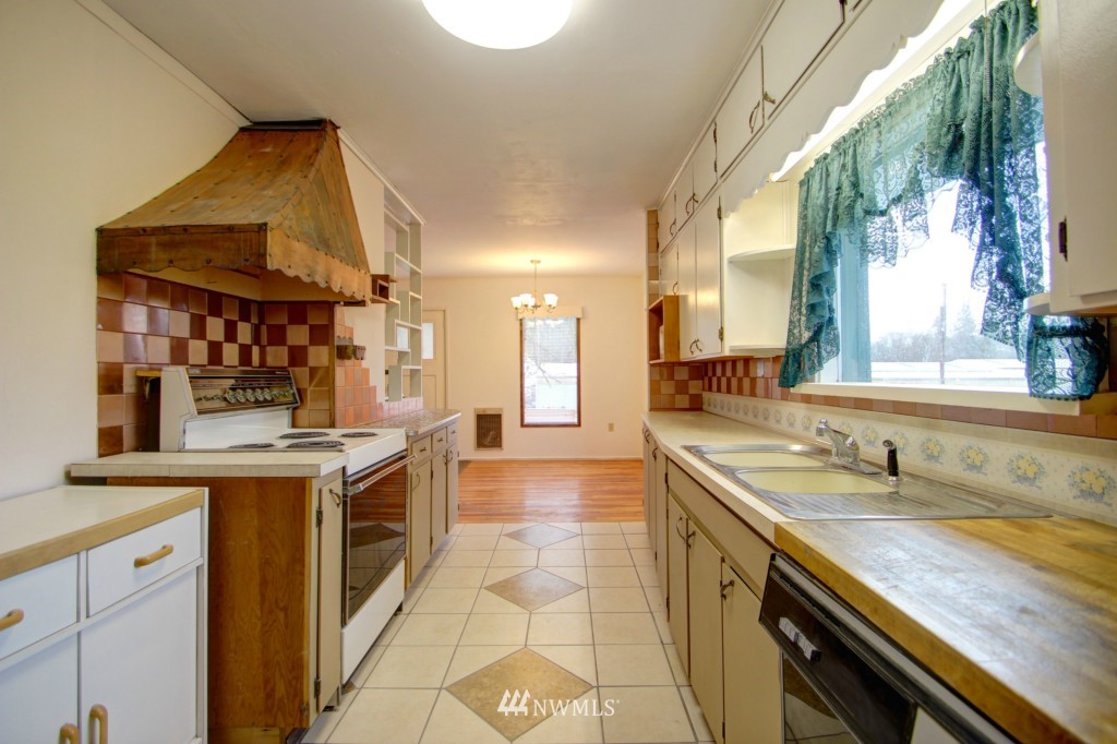15082 Nookachamps Road Mount Vernon, WA 98273 - Photo 3 of 25 Gallery Image 3