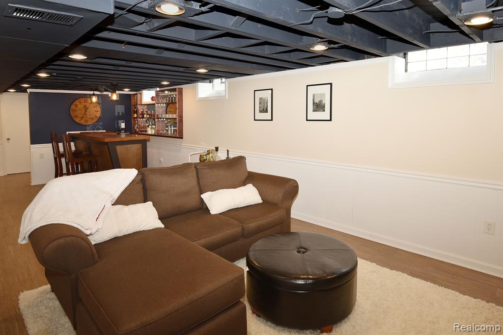 2831 Bembridge Road Royal Oak, MI 48073 - Photo 33 of 40
