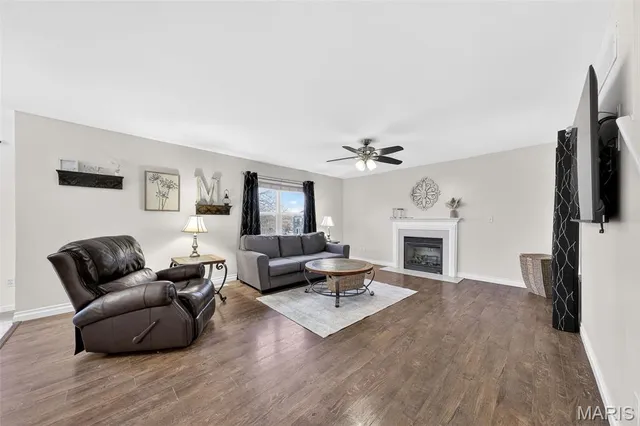 $385,000 | 401 Valley Oaks Drive, Wentzville, MO 63385