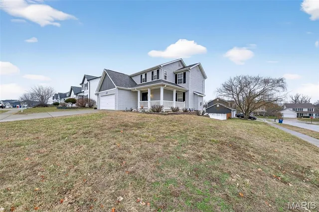 $385,000 | 401 Valley Oaks Drive, Wentzville, MO 63385