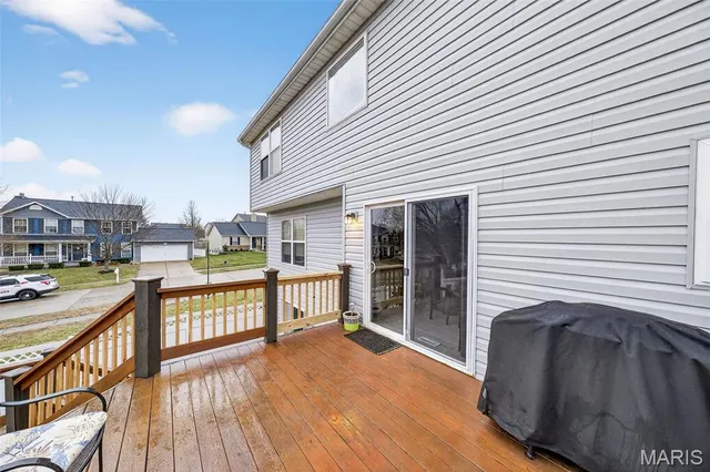 $385,000 | 401 Valley Oaks Drive, Wentzville, MO 63385