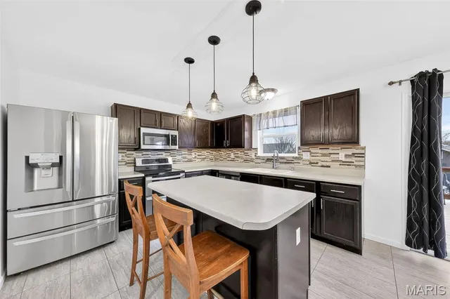 $385,000 | 401 Valley Oaks Drive, Wentzville, MO 63385