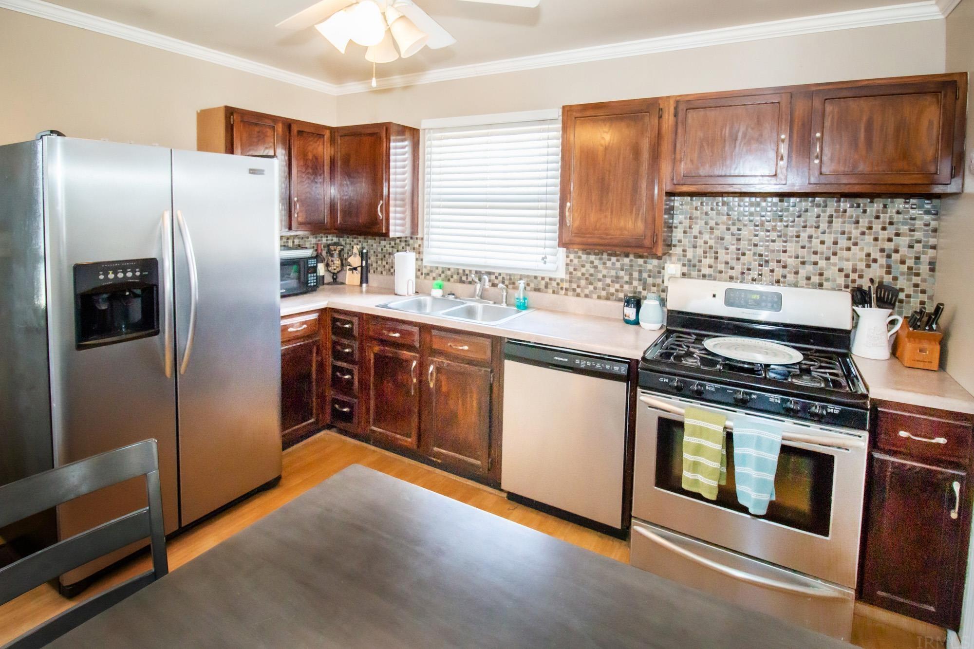 4418 Meadowridge Road Evansville, IN 47710 - Photo 4 of 23 Gallery Image 4