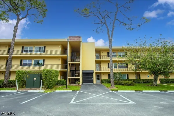 $1,725 | 1086 Forest Lakes Drive, Unit 306, Naples, FL 34105