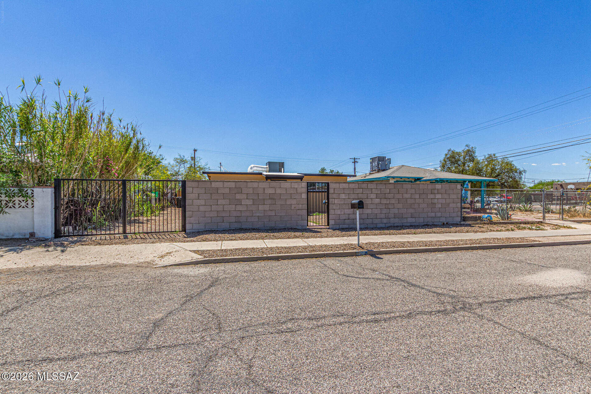 208 East 28th Street Tucson, AZ 85713 - Photo 1 of 27 01-28th