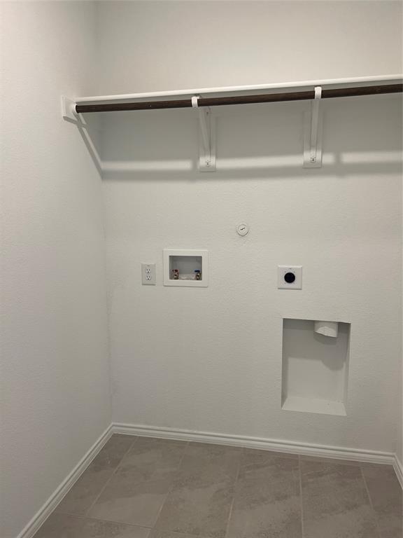427 Ashbrook Way Princeton, TX 75407 - Photo 6 of 25 a view of an empty walk in closet