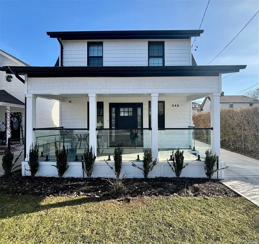 $4,950 | 245 Garfield Avenue, Mineola, NY 11501