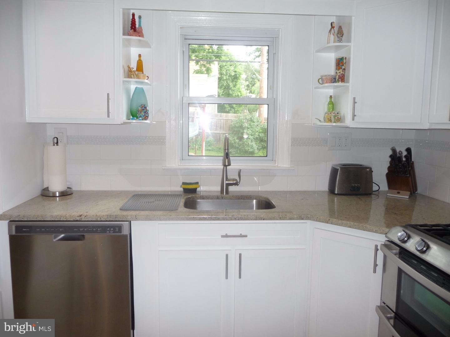11 Locust Road Morton, PA 19070 - Photo 3 of 16 Kitchen