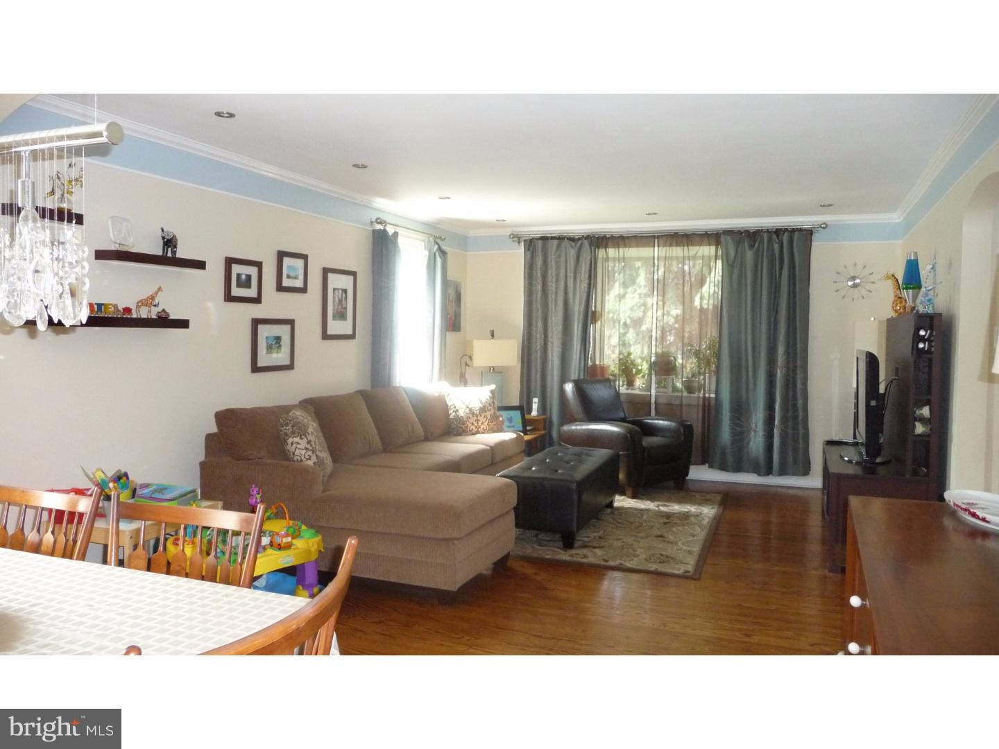 11 Locust Road Morton, PA 19070 - Photo 4 of 16 Living Room