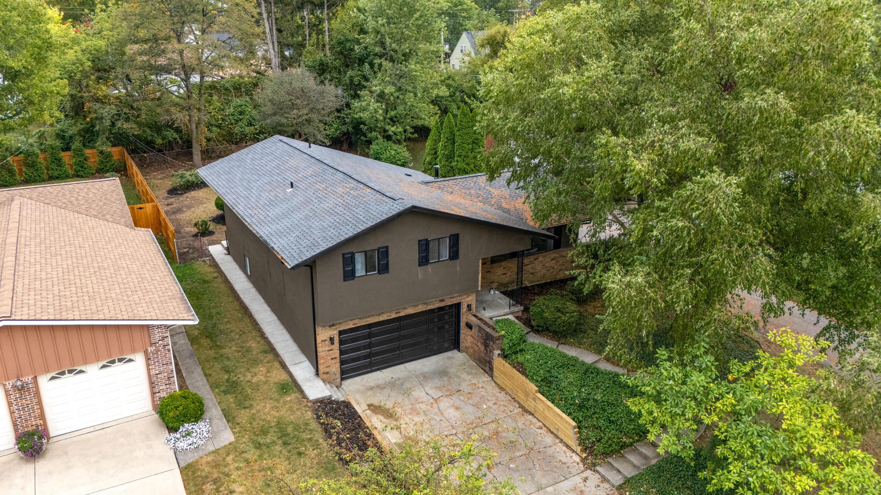 560 South Kellner Road Columbus, OH 43209 - Photo 6 of 32 Drone Front Yard 1