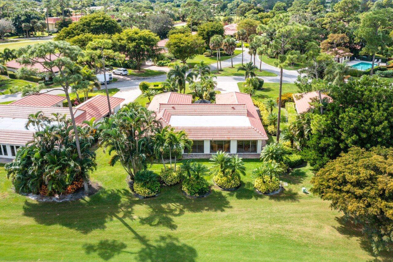 4022 Shell Drake Lane, Unit SHELLDRAKE Boynton Beach, FL 33436 - Photo 34 of 40 an aerial view of residential houses with yard and swimming pool