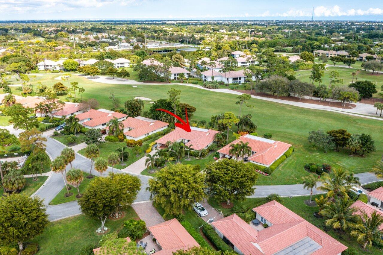 4022 Shell Drake Lane, Unit SHELLDRAKE Boynton Beach, FL 33436 - Photo 36 of 40 an aerial view of residential houses with outdoor space