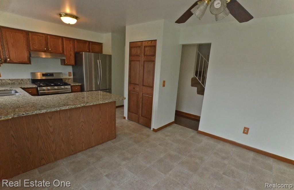 364 Huntington Court Rochester Hills, MI 48307 - Photo 11 of 25