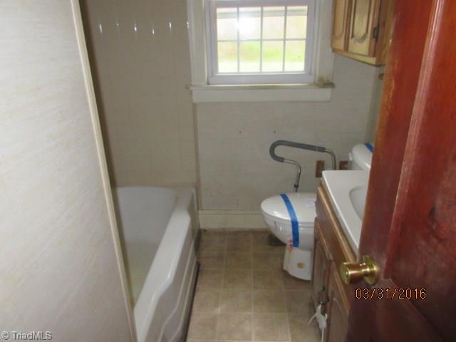 757 Eden Road Stoneville, NC 27048 - Photo 5 of 9 Bathroom