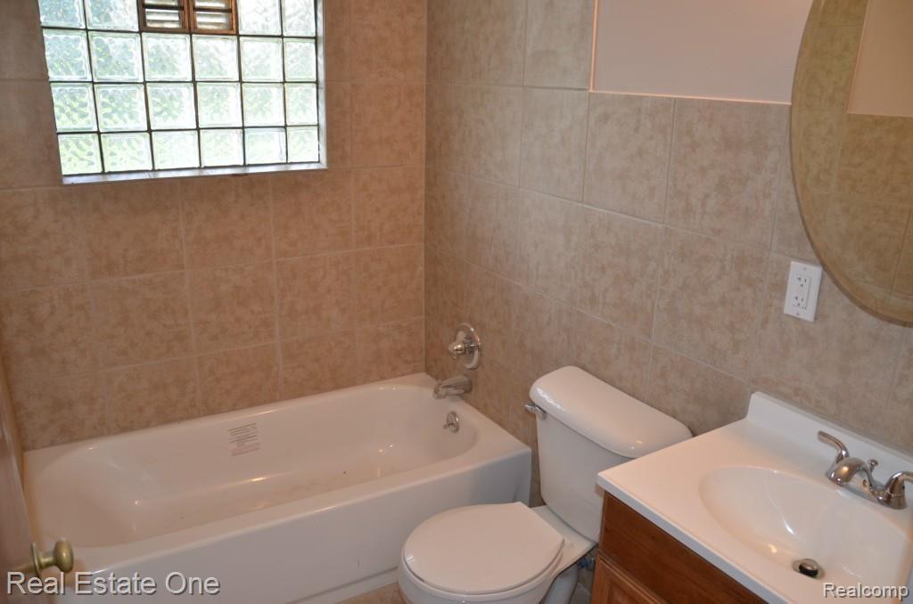 10126 Beecher Road Flushing, MI 48433 - Photo 15 of 26 DSC_5844.jpg