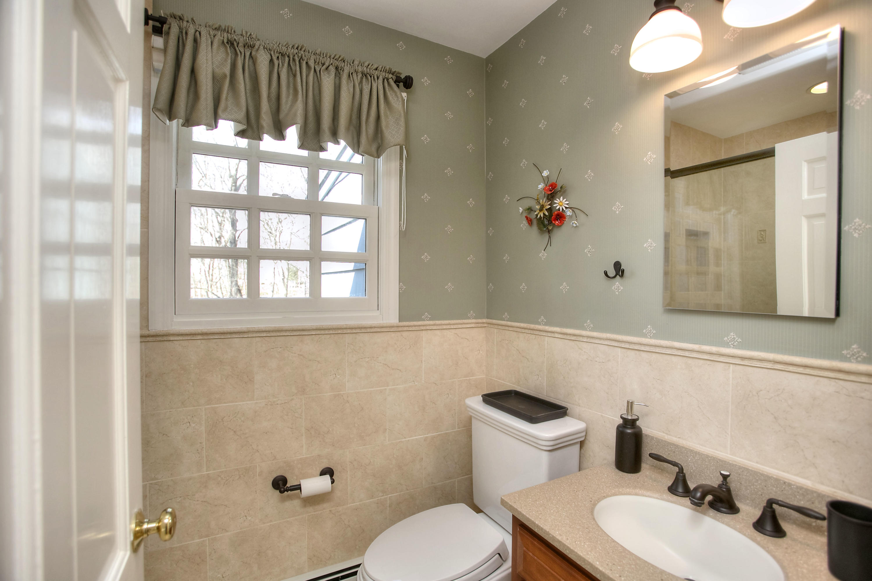 20 Parish Road North New Canaan, CT 06840 - Photo 18 of 26 Hallbath