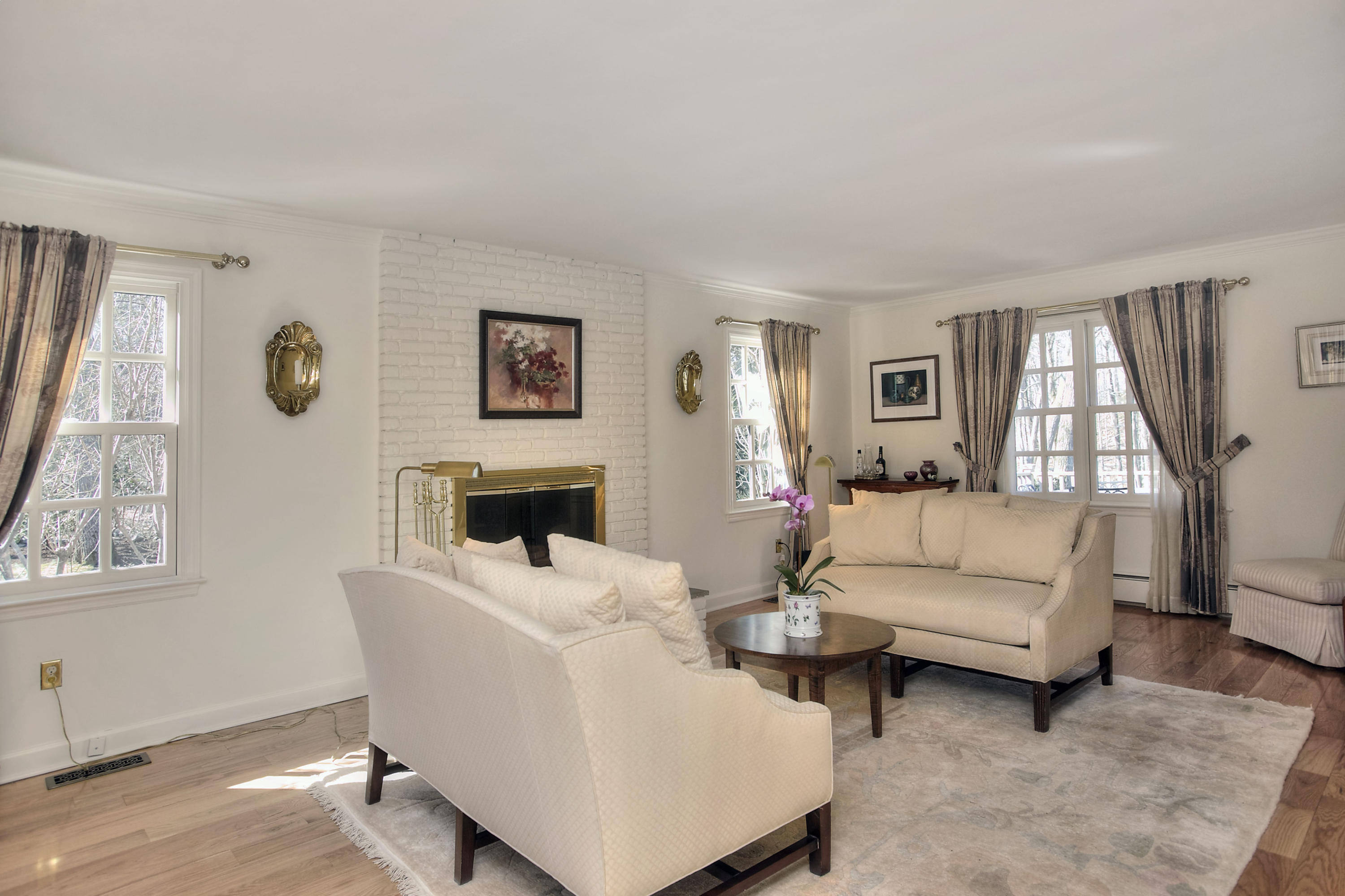 20 Parish Road North New Canaan, CT 06840 - Photo 5 of 26 Living