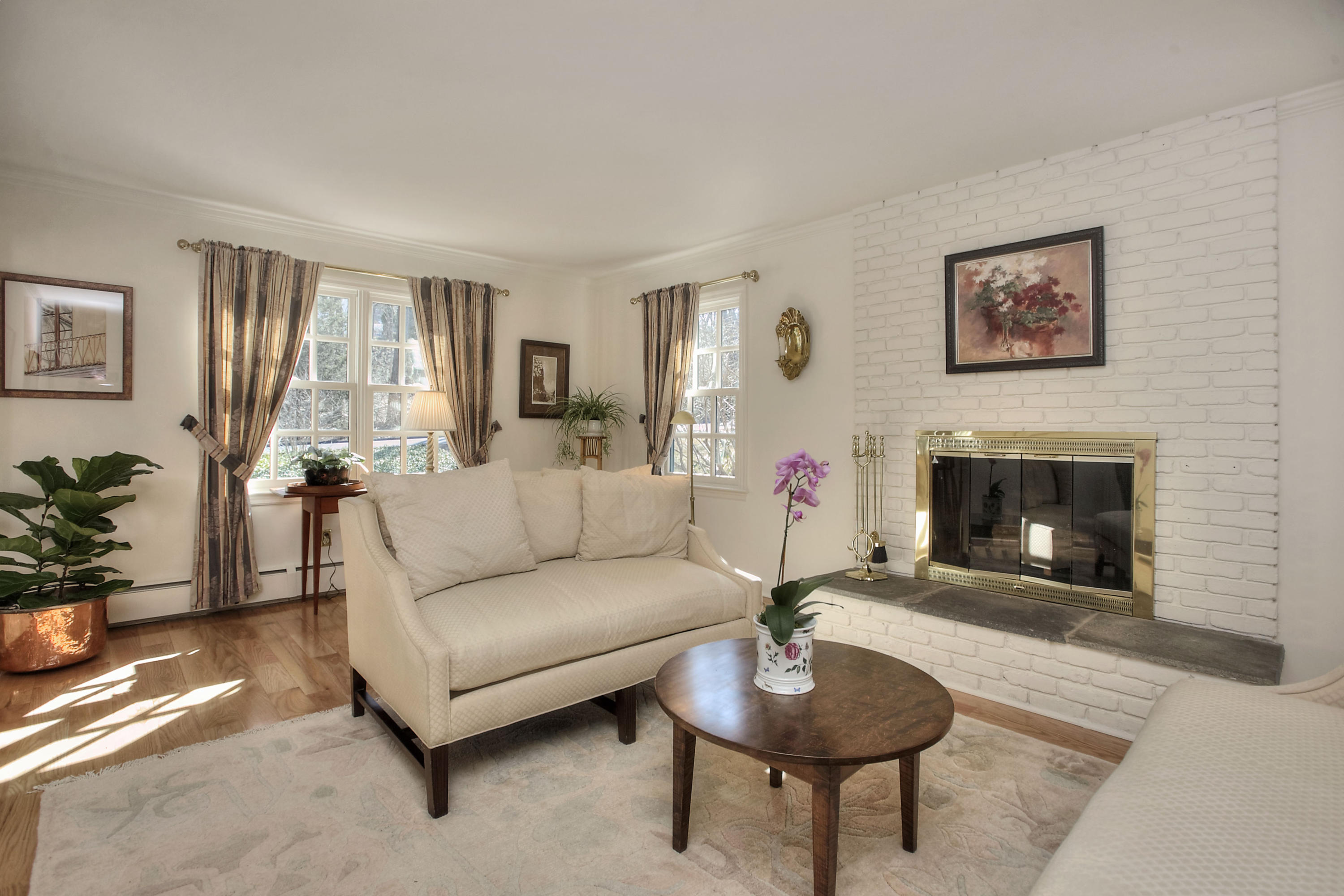 20 Parish Road North New Canaan, CT 06840 - Photo 6 of 26 Living