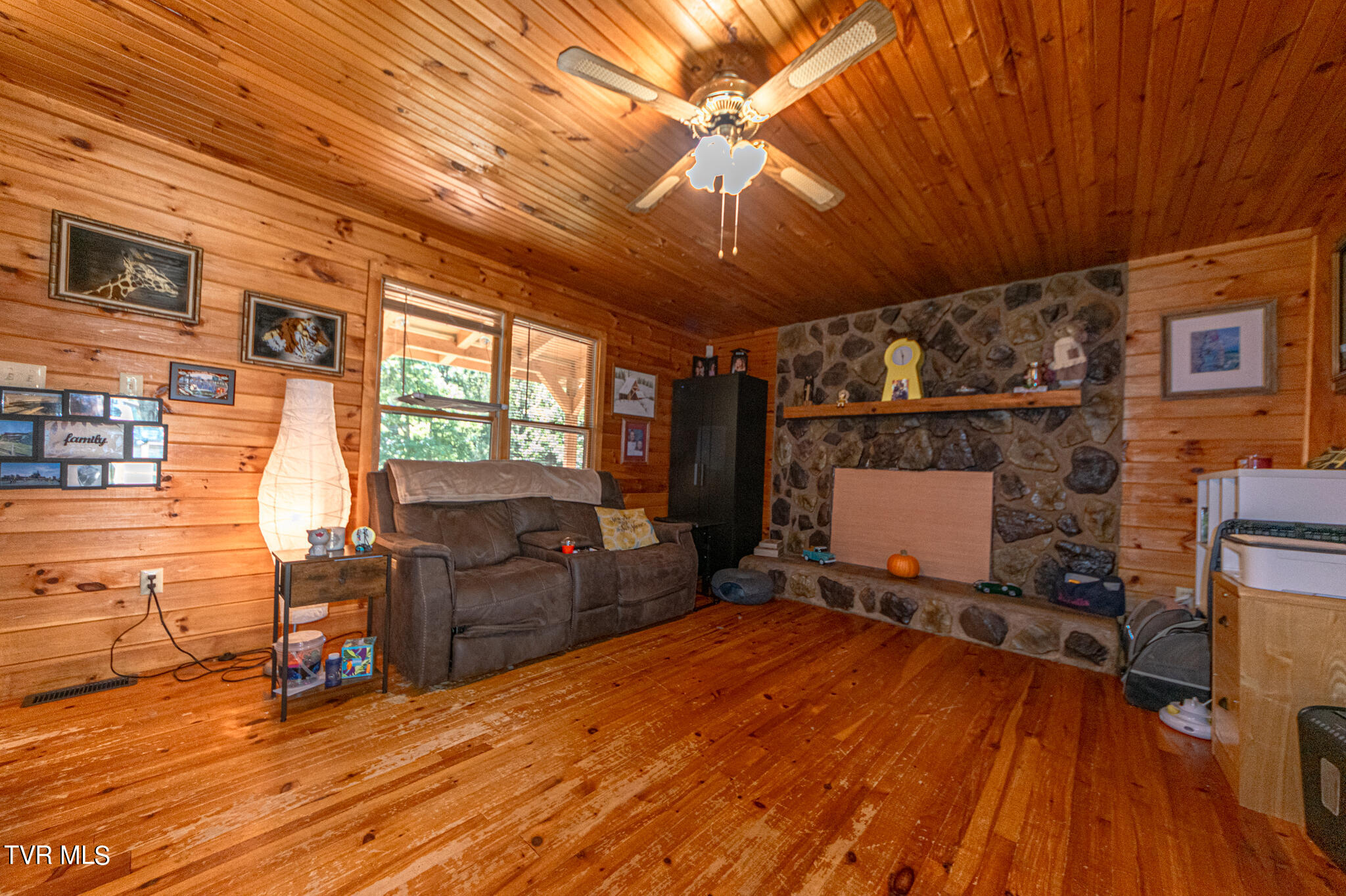 421 Scioto Road Unicoi, TN 37692 - Photo 7 of 25 DSC_0798
