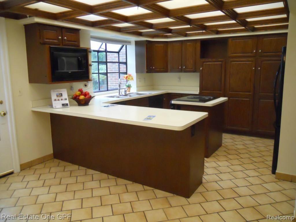 1027 Bedford Road Grosse Pointe, MI 48230 - Photo 7 of 31 7 DSCN2037.jpg