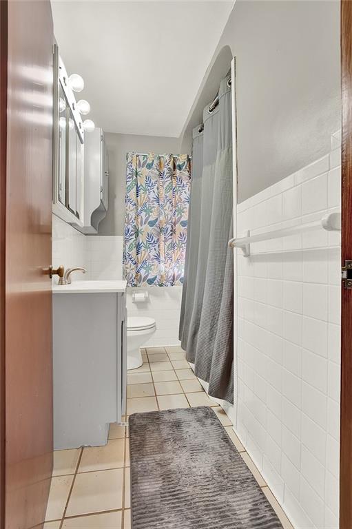 136 15th Street New Florence, PA 15944 - Photo 22 of 36 Full bath on main floor.