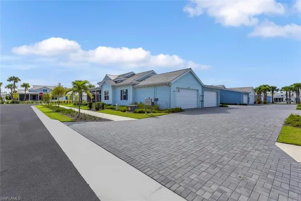 a view of an house with swimming pool and yard