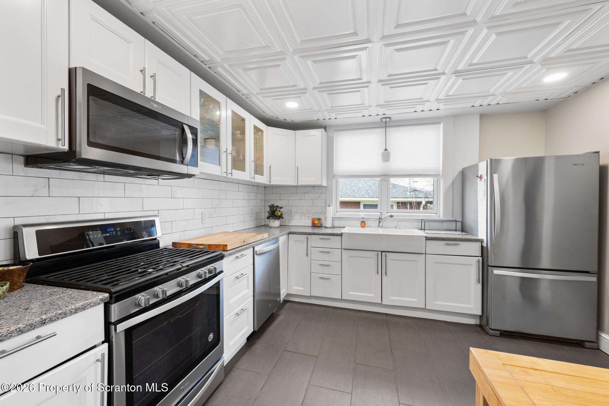 1712 Green Ridge Street Dunmore, PA 18509 - Photo 5 of 37 DSC_7420-2