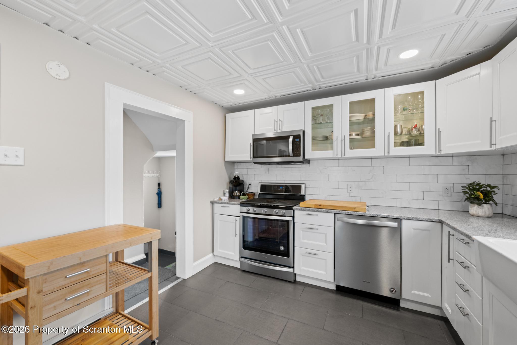 1712 Green Ridge Street Dunmore, PA 18509 - Photo 7 of 37 DSC_7417-3