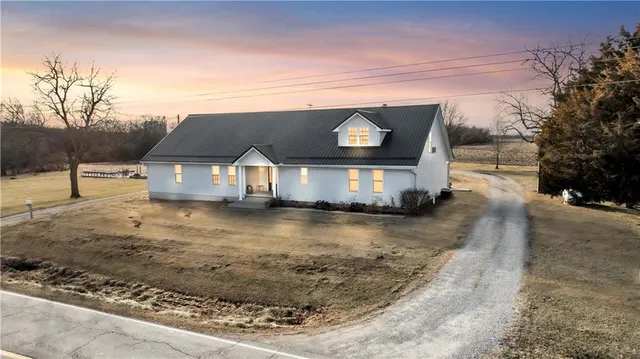 $399,000 | 22053 T Highway, Sedalia, MO 65301