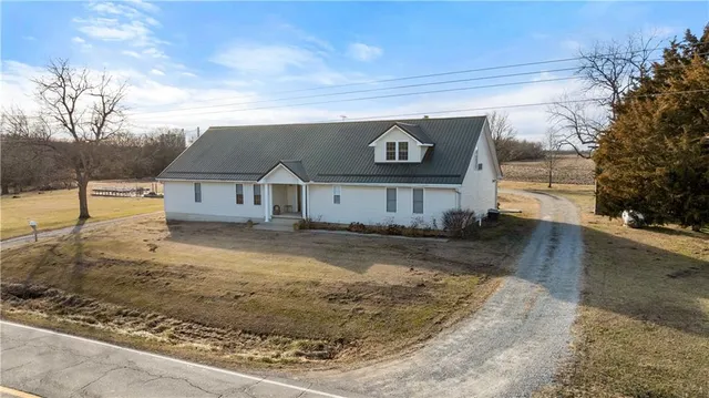 $399,000 | 22053 T Highway, Sedalia, MO 65301