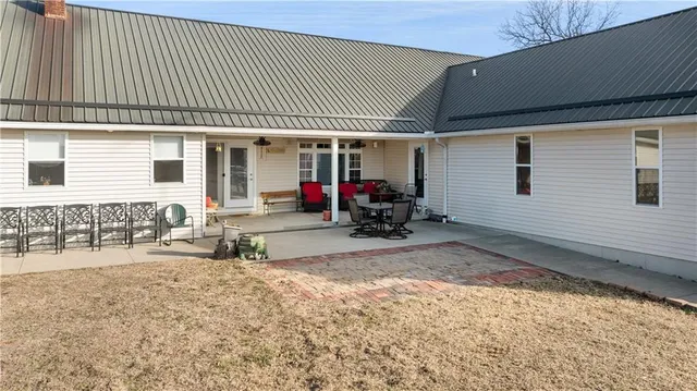 $399,000 | 22053 T Highway, Sedalia, MO 65301