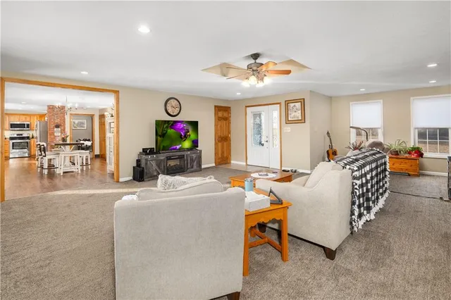 $399,000 | 22053 T Highway, Sedalia, MO 65301