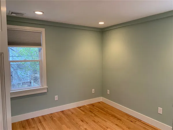 $4,100 | 33 Dennison Street, Unit 2, Newport, RI 02840