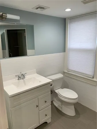 $4,100 | 33 Dennison Street, Unit 2, Newport, RI 02840