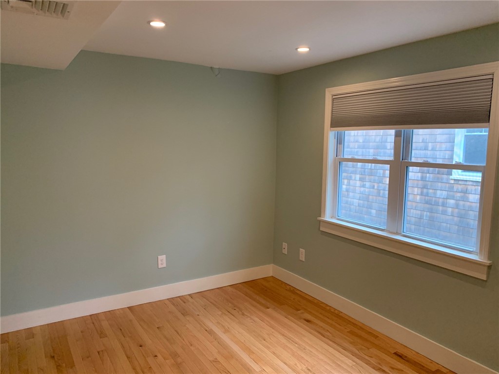 33 Dennison Street, Unit 2 Newport, RI 02840 - Photo 9 of 23